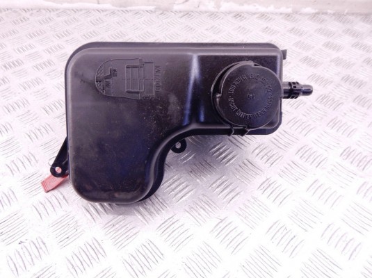 Бачок расширительный BMW 7-series (E65/66) 17 13 7 785 013 Бачок расширительный BMW 7-series (E65/66) 17 13 7 785 013