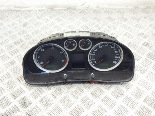 Щиток приборов (приборная панель) VOLKSWAGEN PASSAT 5+ (2000-2005) 3b0920827a Щиток приборов (приборная панель) VOLKSWAGEN PASSAT 5+ (2000-2005) 3b0920827a