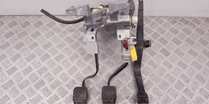 Узел педальный (блок педалей) AUDI 80 (B4) 1991-1996