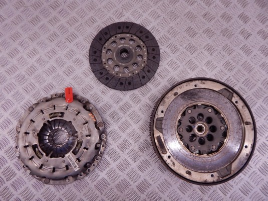 Маховик BMW 1-series (E87) 21 20 7 637 279 Маховик BMW 1-series (E87) 21 20 7 637 279