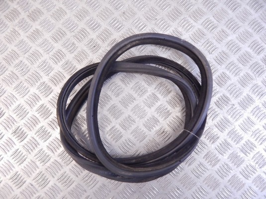 Уплотнитель багажника BMW 3-series (E46) 51 71 7 126 973