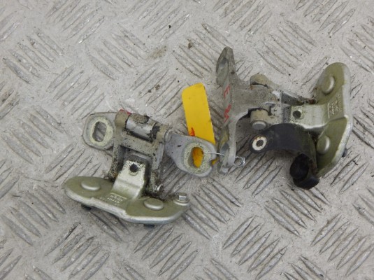 Петля крышки багажника BMW 1-series (E87) 41 62 7 067 219