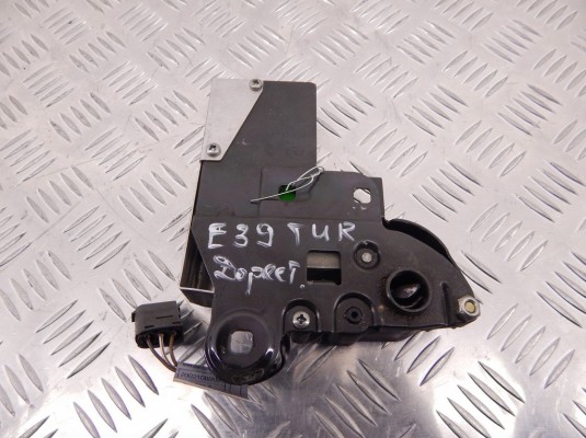 Замок стекла двери багажника BMW 5-series (E39) 61 31 8 355 127