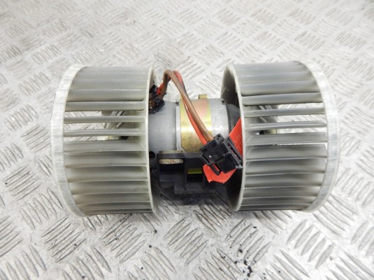 Моторчик печки BMW 3-series (E46) 64 11 9 204 154 Моторчик печки BMW 3-series (E46) 64 11 9 204 154