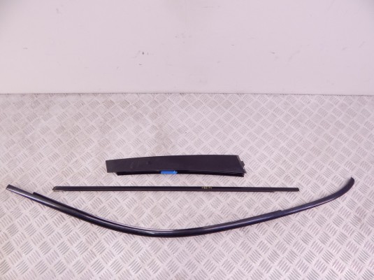Молдинг двери передней левой BMW X5-series (E53) 51 32 8 257 701
