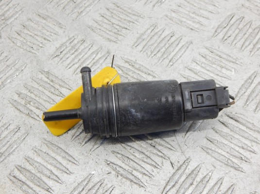 Насос (моторчик) омывателя стекла BMW 5-series (E39) 67 12 8 377 612