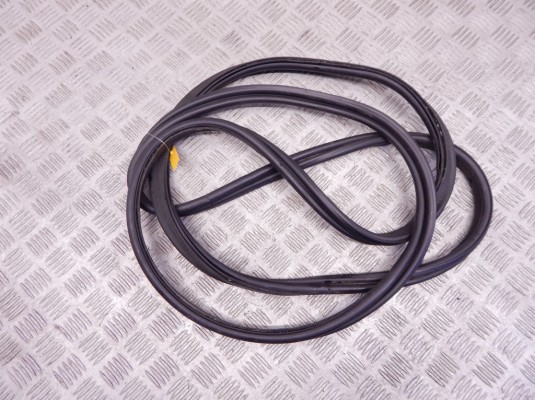 Уплотнитель багажника BMW 5-series (E60/61) 51 71 7 034 171