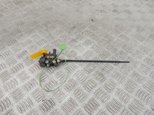 Электропривод запирания лючка топливного бака BMW X5-series (E70) 67 11 6 985 882