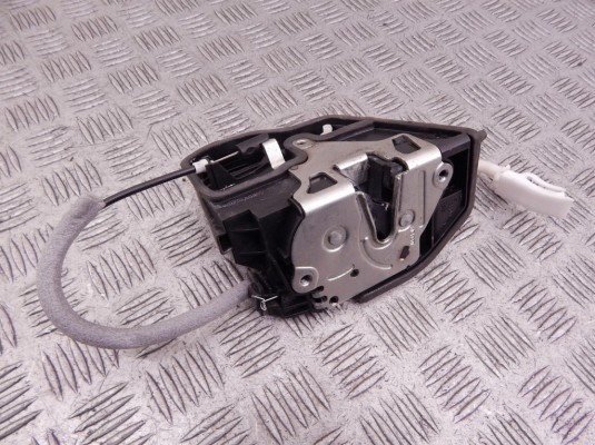 Замок двери передней правой BMW 5-series (E60/61) 51 21 7 167 072