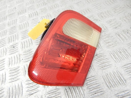 Фонарь крышки багажника правый BMW 3-series (E46) 63 21 8 364 924