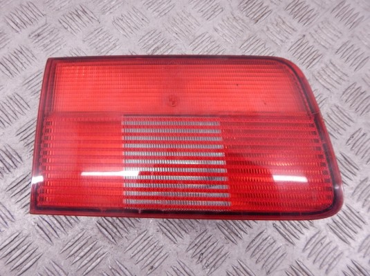 Фонарь крышки багажника левый BMW 5-series (E39) 63 21 8 371 329 Фонарь крышки багажника левый BMW 5-series (E39) 63 21 8 371 329
