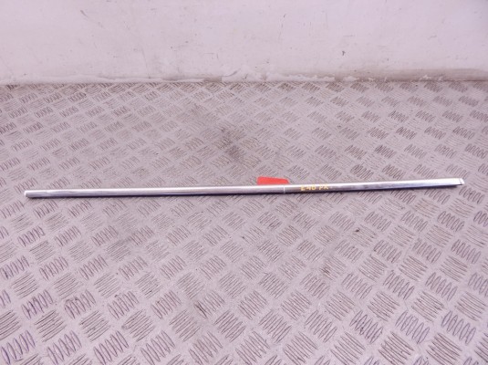 Молдинг стекла двери передней правой наружный BMW 3-series (E46) 51 33 8 194 712 Молдинг стекла двери передней правой наружный BMW 3-series (E46) 51 33 8 194 712