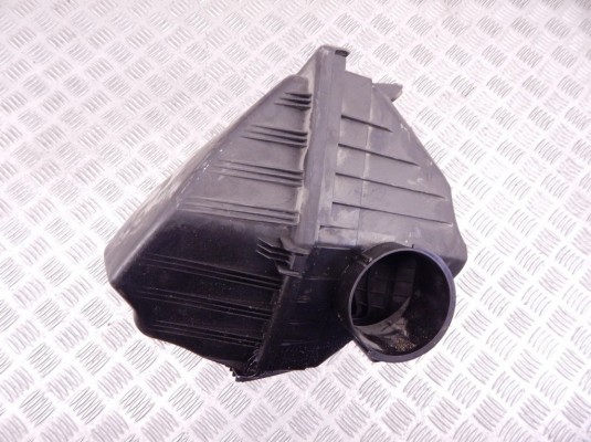 Корпус воздушного фильтра BMW 5-series (E60/61) 13 71 7 577 779 Корпус воздушного фильтра BMW 5-series (E60/61) 13 71 7 577 779