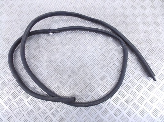 Уплотнитель двери передней правой BMW 1-series (E87)