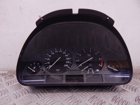 Щиток приборов (приборная панель) BMW 5-series (E39) 62 11 8 375 895