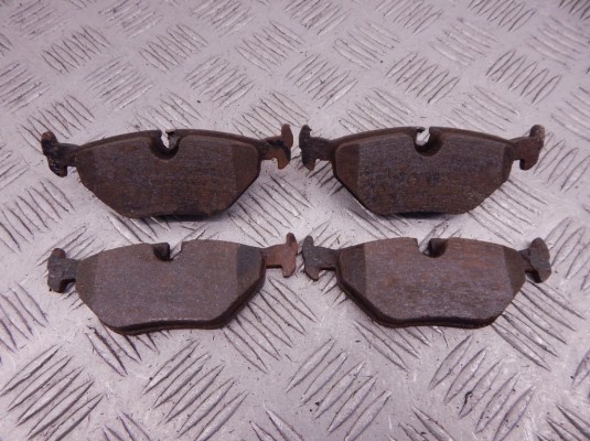 Тормозные колодки задние BMW 5-series (E39) 34 21 6 761 281 Тормозные колодки задние BMW 5-series (E39) 34 21 6 761 281