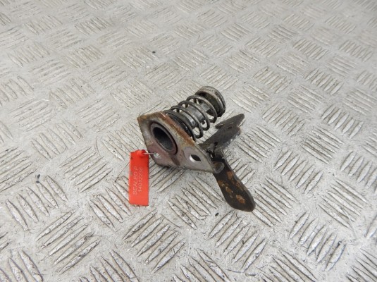 Крюк капота BMW 1-series (E87) 51 23 7 071 124 Крюк капота BMW 1-series (E87) 51 23 7 071 124