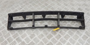 Заглушка (решетка) в бампер передний BMW 5-series (E39) 51 11 8 235 671