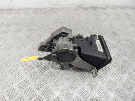 Насос гидроусилителя руля BMW 5-series (E60/61) 32 41 7 693 974 Насос гидроусилителя руля BMW 5-series (E60/61) 32 41 7 693 974