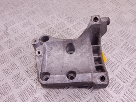 Кронштейн компрессора кондиционера BMW 6-series (E63/E64) 64 55 7 796 352