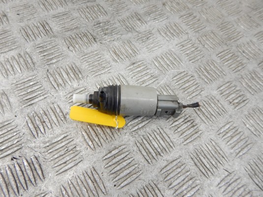 Насос (моторчик) омывателя стекла BMW 3-series (E90/91/92) 67 12 6 934 159