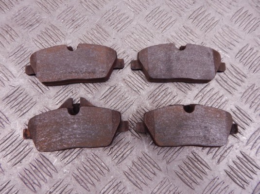 Тормозные колодки передние BMW 1-series (E87)